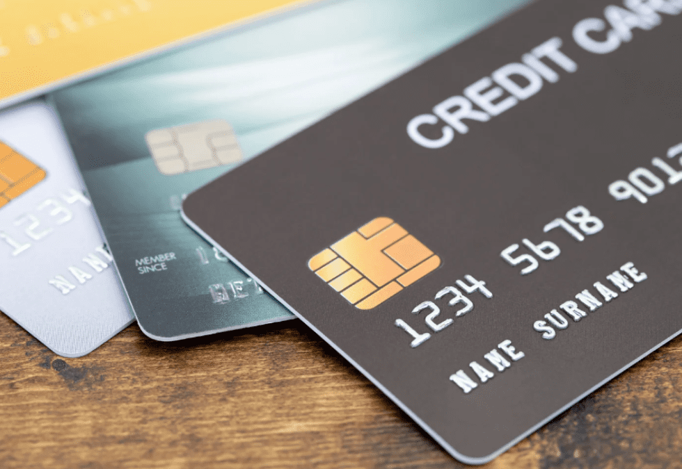 Discover the Top Credit Cards Offering Free Lounge and Club Memberships